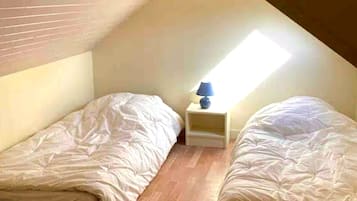 5 bedrooms, travel crib, free WiFi