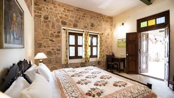 7 bedrooms, iron/ironing board, WiFi, bed sheets