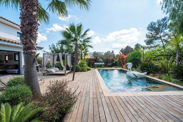 Outdoor pool, a heated pool