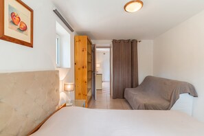 1 bedroom, iron/ironing board, free WiFi