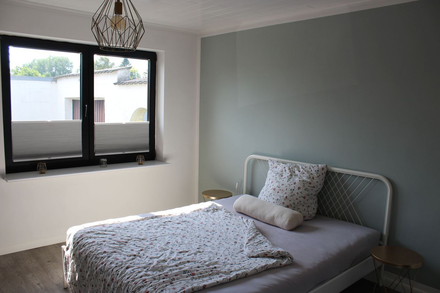 2 bedrooms, iron/ironing board, WiFi