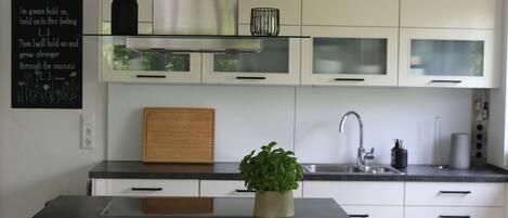 Kühlschrank, Ofen, Herdplatte, Geschirrspüler