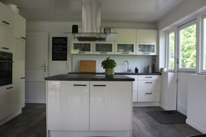 Kühlschrank, Ofen, Herdplatte, Geschirrspüler