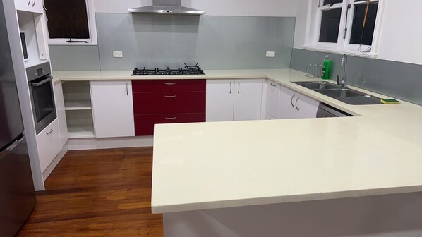 House | Private kitchen - 3 Bedroom House at 12 Phyllis St (Auckland)
