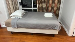 House - 3 Bedroom House at 12 Phyllis St (Auckland)