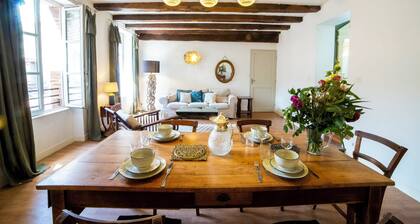 3-bedroom apartment in the heart of Albi (covered market, but quiet)
