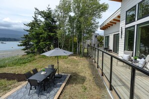 Unclassified image, 4 of 107, button