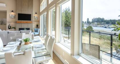 Relax & Stay Awhile in Deep Bay