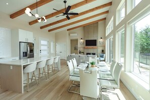 Dining - Executive Beach House - Oceanfront and Waves (Nanaimo H)