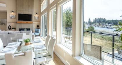 Relax & Stay Awhile in Deep Bay