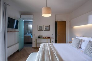 3 bedrooms, in-room safe, iron/ironing board, travel crib