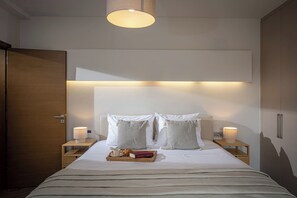 3 bedrooms, in-room safe, iron/ironing board, travel cot