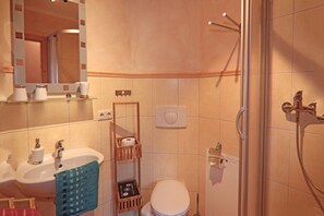 Dusche, Haartrockner, HandtĂŒcher