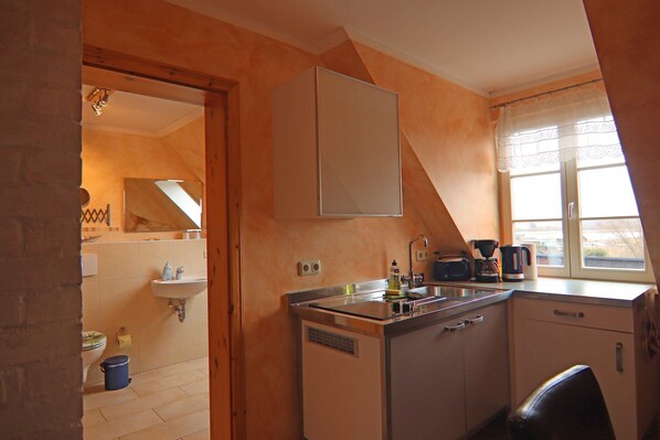 Fridge, stovetop, coffee/tea maker, toaster