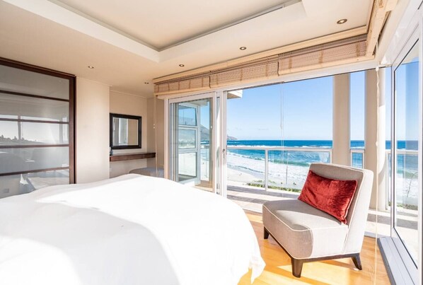 7 bedrooms, WiFi, bed sheets