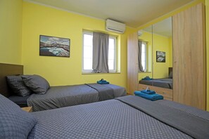 2 bedrooms, iron/ironing board, WiFi, bed sheets