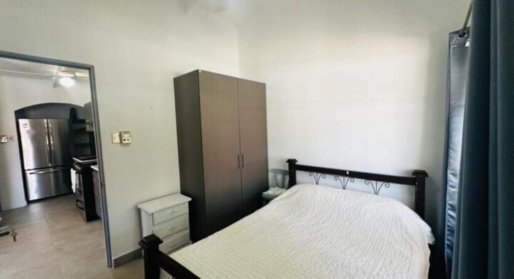 2 dormitorios, tabla de planchar con plancha, wifi y ropa de cama