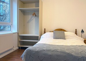 1 chambre, fer et planche à repasser, Wi-Fi gratuit, draps fournis