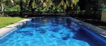 "Verdant's haven" Massages, Views, Fiber. A/C,  housekeeping
Villa Marcella