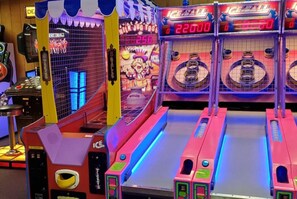 Games room - Reel Relaxin - Waterfront Pool, Indoor Pool & Hot Tub! (Village of Four Seasons)