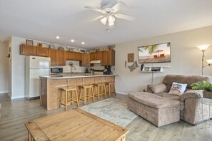 Smart TV - Reel Relaxin - Waterfront Pool, Indoor Pool & Hot Tub! (Village of Four Seasons)