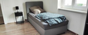 9 bedrooms, desk, free WiFi, bed sheets
