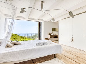 4 chambres, bureau, accès Internet