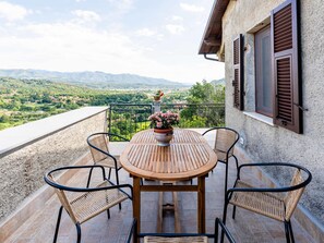 Outdoor dining - A Tenaia by Interhome (Garlenda)