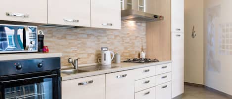 Réfrigérateur, four, lave-vaisselle