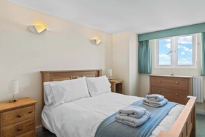 5 Schlafzimmer, Bügeleisen/Bügelbrett, Reisekinderbett, WLAN