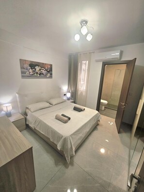 2 bedrooms, iron/ironing board, WiFi, bed sheets