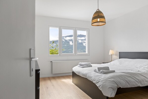 2 bedrooms, iron/ironing board, free WiFi, bed sheets