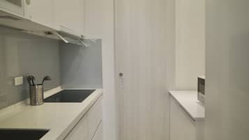 Een magnetron, een kookplaat