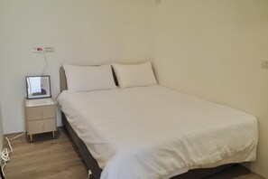 2 habitaciones, tabla de planchar con plancha, wifi y ropa de cama