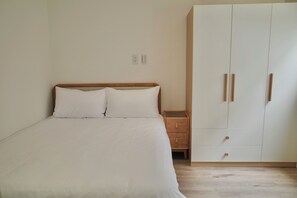 2 bedrooms, iron/ironing board, WiFi, bed sheets