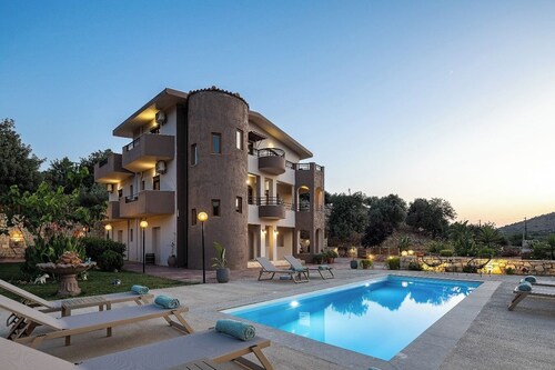 Villa Leondis, an ideal base for exploring Crete's rich history & natural beauty