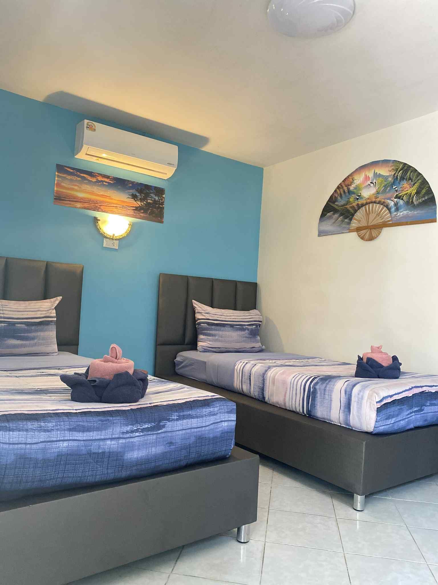 Cofres nos quartos, escrivaninha, Wi-Fi de cortesia, roupa de cama