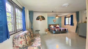 Caja fuerte, escritorio, wifi gratis y ropa de cama