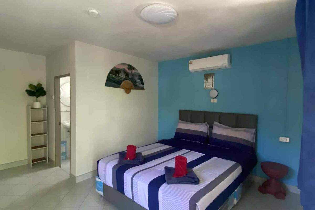 In-room safe, desk, free WiFi, bed sheets