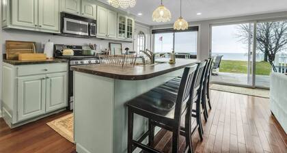 Lakefront + Hot Tub, sleeps 8 -Blue Waters Cottage
