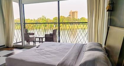 Riverside 2 bedroom house with pool