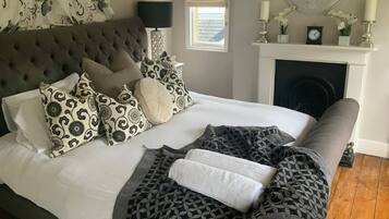 2 bedrooms, iron/ironing board, travel cot, free WiFi