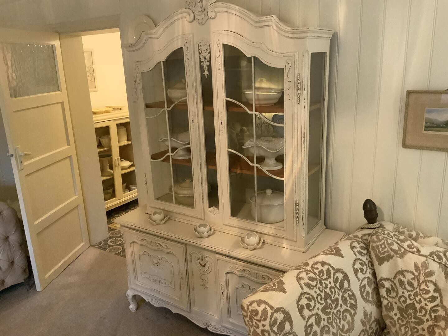 TV, DVD player, offices