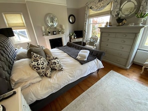 2 bedrooms, iron/ironing board, travel cot, free WiFi