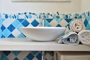 Handtücher, Seife, Toilettenpapier