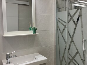 Hair dryer, towels