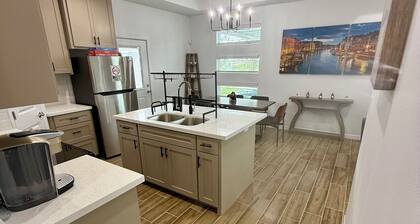 Modern Luxury Apartment – Sleeps 7 – Near UTRGV, Downtown McAllen