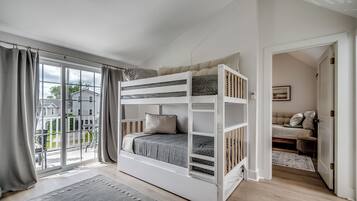 3 bedrooms, desk, iron/ironing board, travel crib