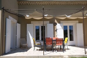 An outdoor patio with a table and chairs, a drying rack, and a covered area with a canopy. - Villa overlooking the Alpilles Saint Remy de Provence LS1-454 (Saint Remy de Provence)