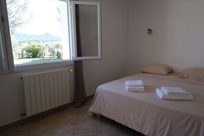 3 bedrooms, iron/ironing board, travel crib, free WiFi